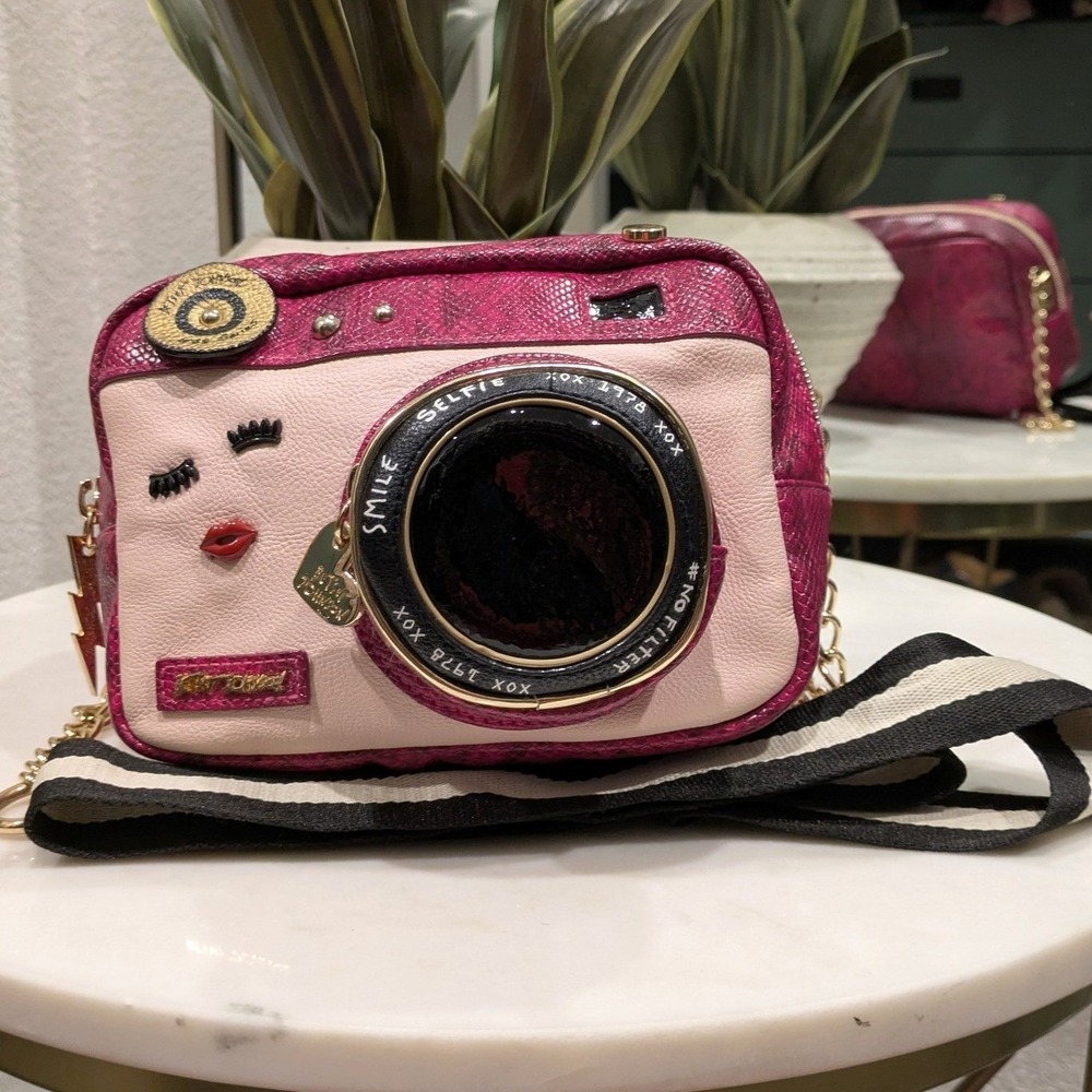 Betsey Johnson Close Up Camera Crossbody Bag Pink Snakeskin Novelty Fucshia